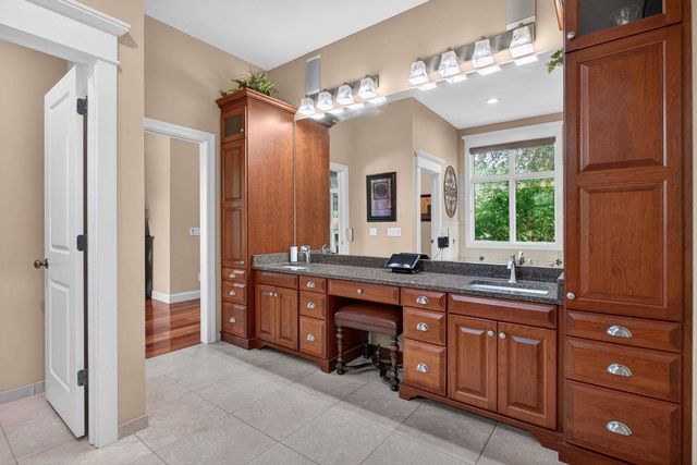 4580 Tanglewood Road, Bettendorf, IA 52722