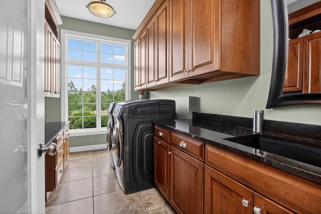 4580 Tanglewood Road, Bettendorf, IA 52722