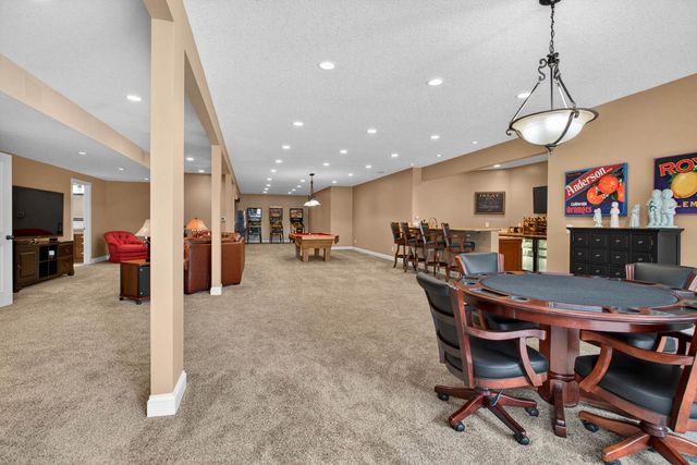 4580 Tanglewood Road, Bettendorf, IA 52722