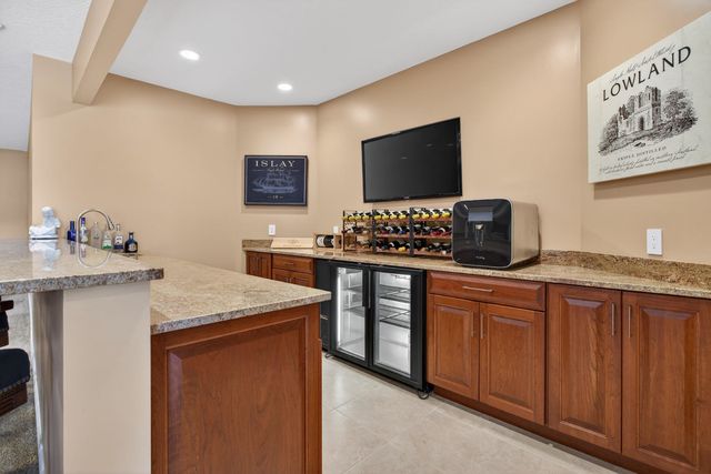 4580 Tanglewood Road, Bettendorf, IA 52722