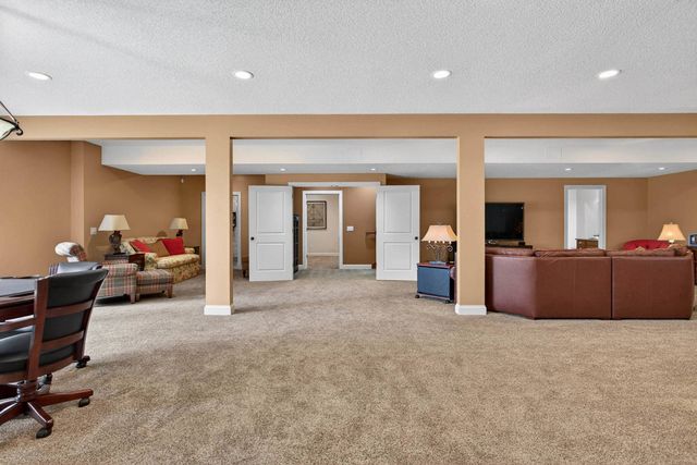 4580 Tanglewood Road, Bettendorf, IA 52722
