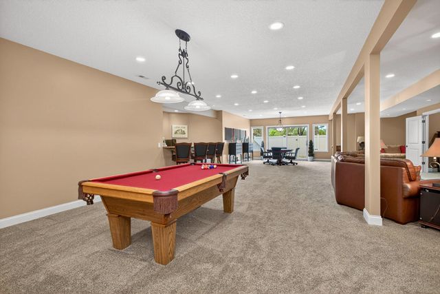 4580 Tanglewood Road, Bettendorf, IA 52722