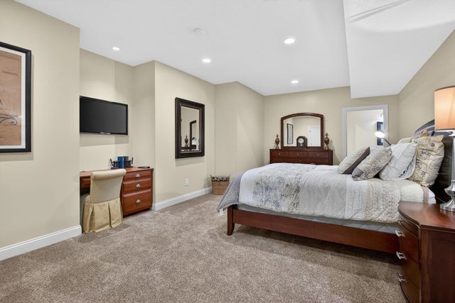 4580 Tanglewood Road, Bettendorf, IA 52722