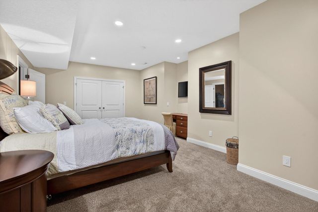 4580 Tanglewood Road, Bettendorf, IA 52722