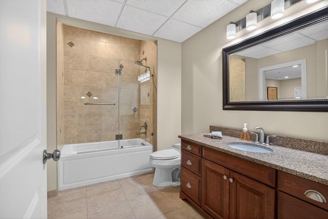 4580 Tanglewood Road, Bettendorf, IA 52722