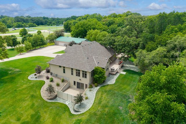 4580 Tanglewood Road, Bettendorf, IA 52722