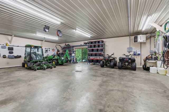 4580 Tanglewood Road, Bettendorf, IA 52722