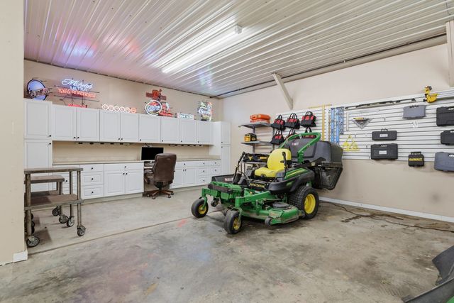 4580 Tanglewood Road, Bettendorf, IA 52722