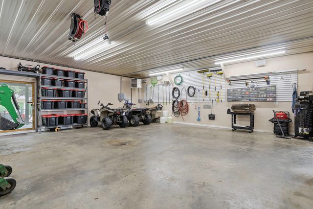 4580 Tanglewood Road, Bettendorf, IA 52722