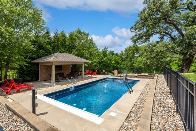 4580 Tanglewood Road, Bettendorf, IA 52722