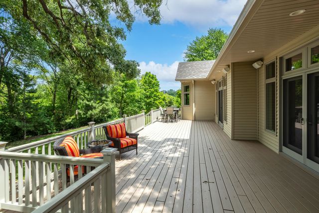 4580 Tanglewood Road, Bettendorf, IA 52722
