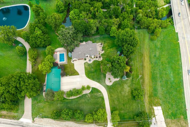 4580 Tanglewood Road, Bettendorf, IA 52722