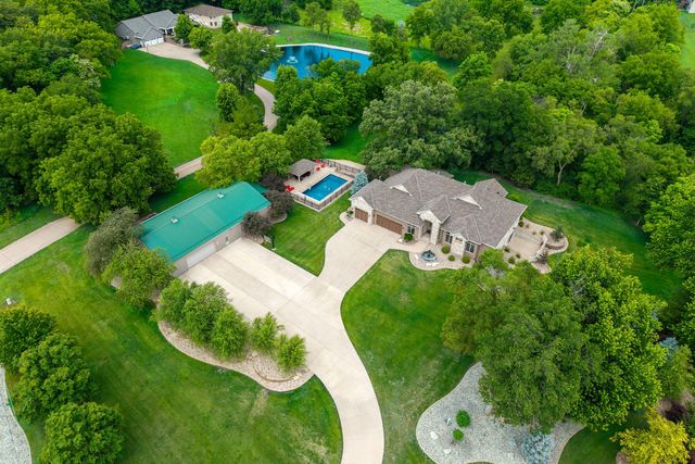 4580 Tanglewood Road, Bettendorf, IA 52722