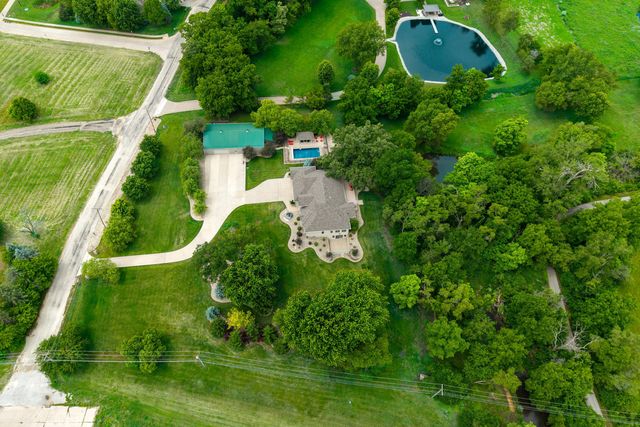 4580 Tanglewood Road, Bettendorf, IA 52722