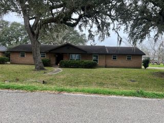 1107 Hallie Street, Sweeny, TX 77480