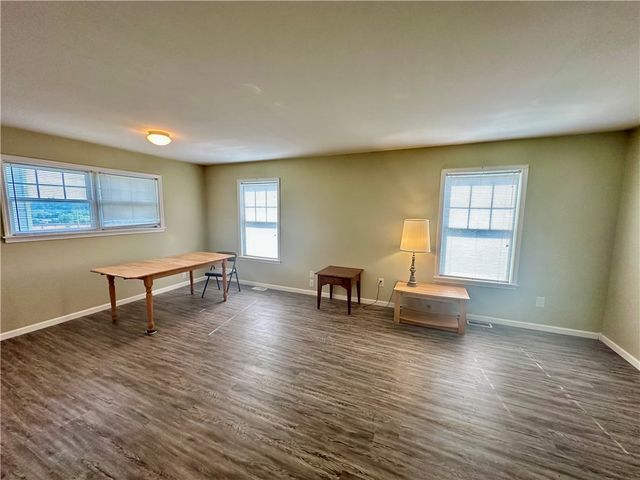 104 Fruit Ave, Farrell, PA 16121