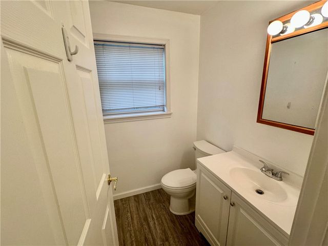 104 Fruit Ave, Farrell, PA 16121