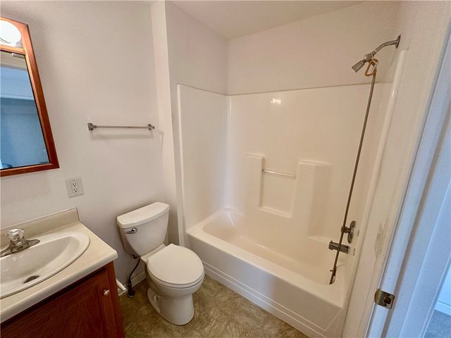 104 Fruit Ave, Farrell, PA 16121