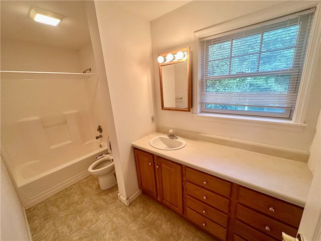 104 Fruit Ave, Farrell, PA 16121