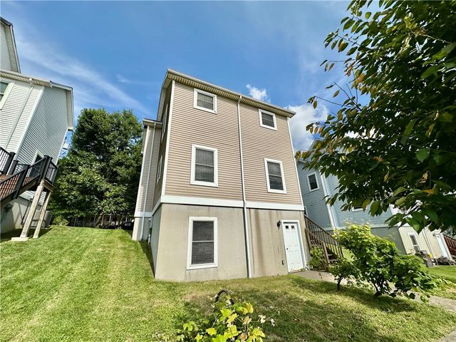 104 Fruit Ave, Farrell, PA 16121