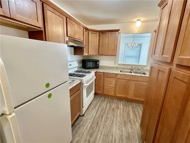 104 Fruit Ave, Farrell, PA 16121