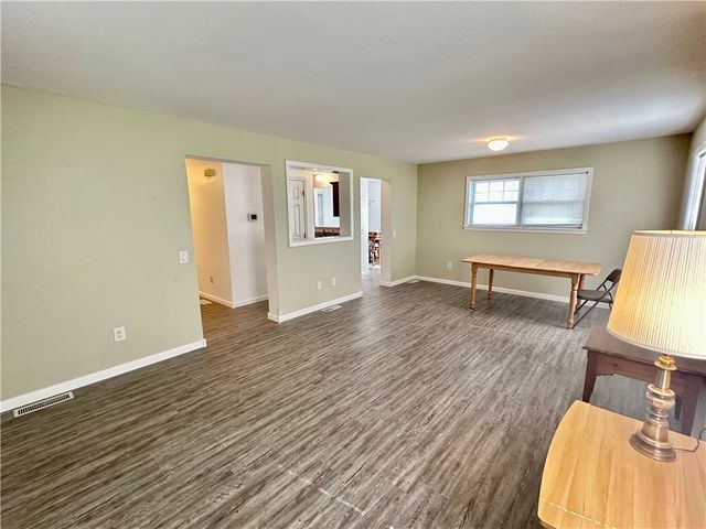 104 Fruit Ave, Farrell, PA 16121