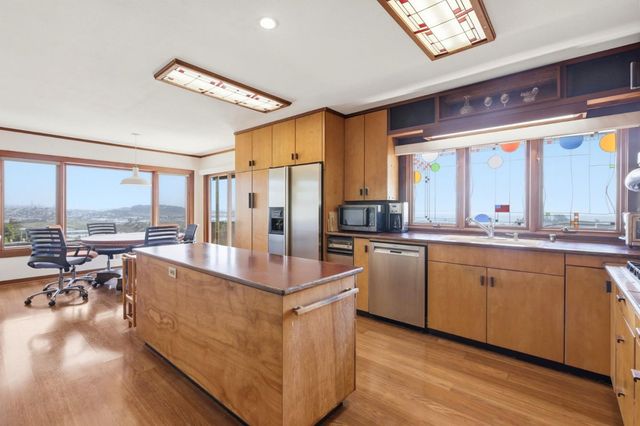 24 Kings Road, Brisbane, CA 94005