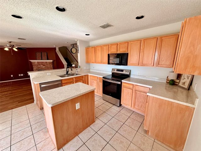 1313 Dakota Trail, Krum, TX 76249