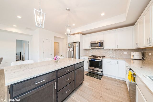 277 Masters Drive, Addison, IL 60101