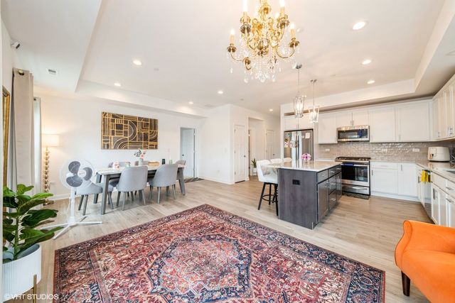 277 Masters Drive, Addison, IL 60101