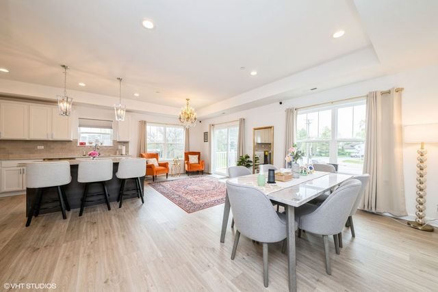 277 Masters Drive, Addison, IL 60101