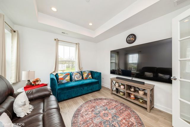 277 Masters Drive, Addison, IL 60101