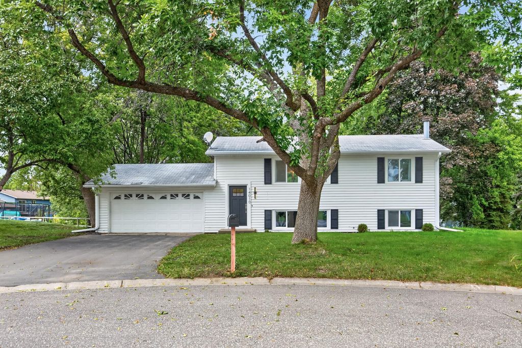 14010 38th Avenue N, Plymouth, MN 55447 — photo 2