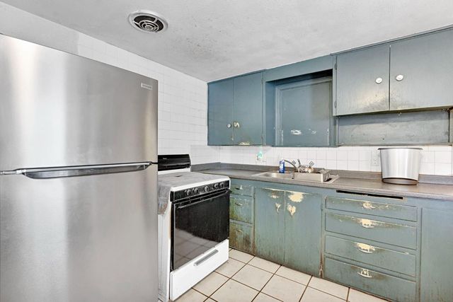 4163 E Clay Avenue, Fresno, CA 93702