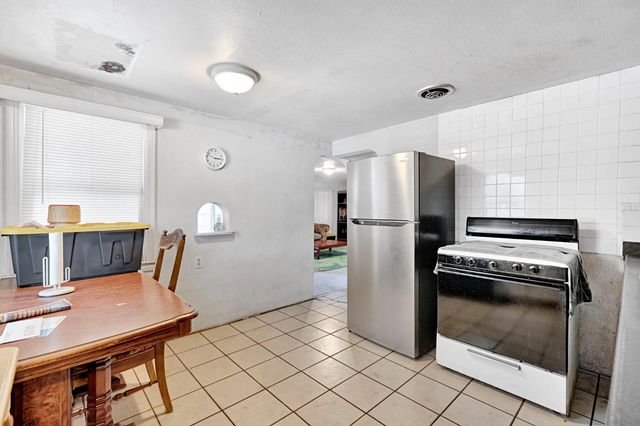 4163 E Clay Avenue, Fresno, CA 93702