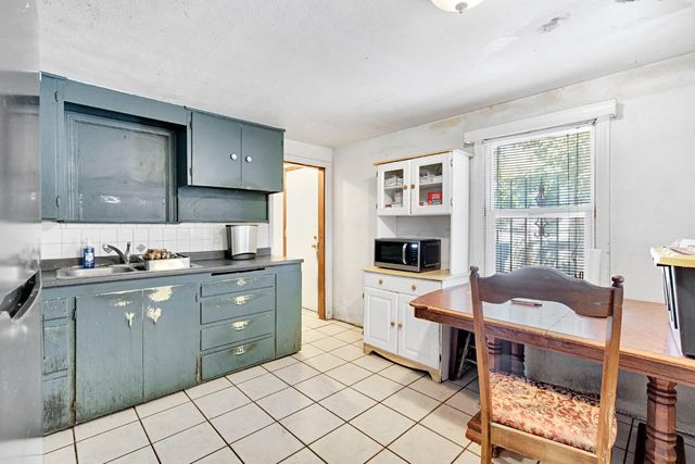 4163 E Clay Avenue, Fresno, CA 93702