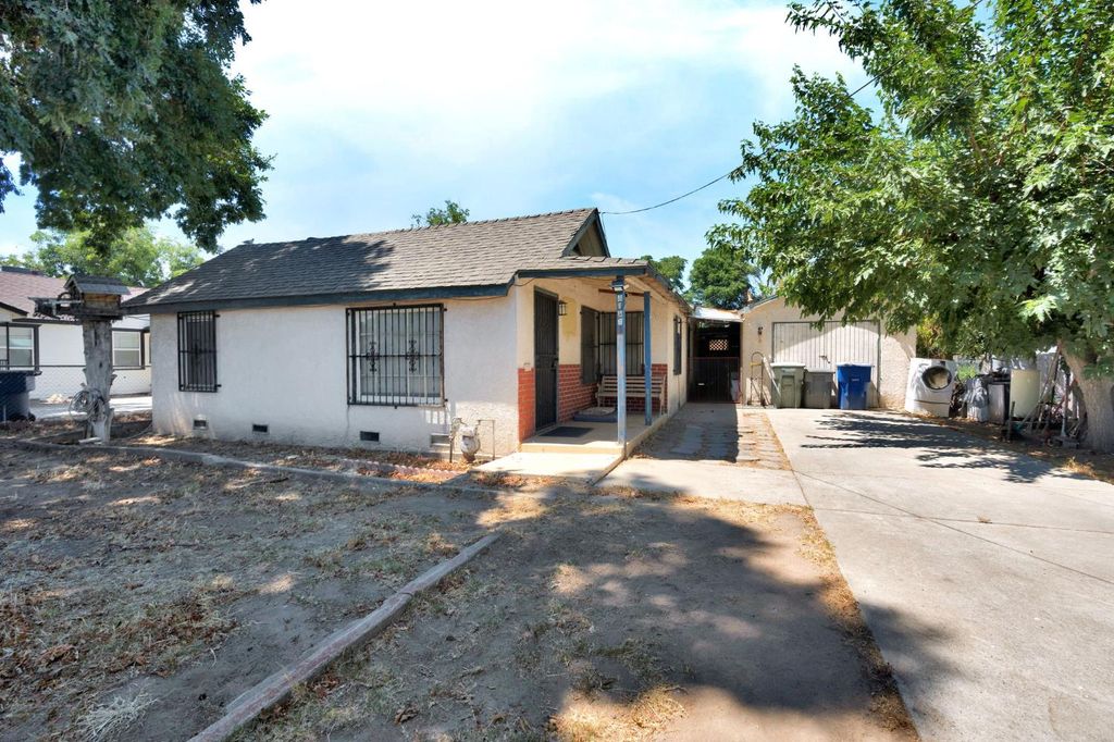 4163 E Clay Avenue, Fresno, CA 93702