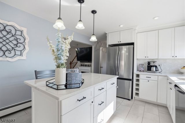 22 Laurel St, Hawthorne Boro, NJ 07506