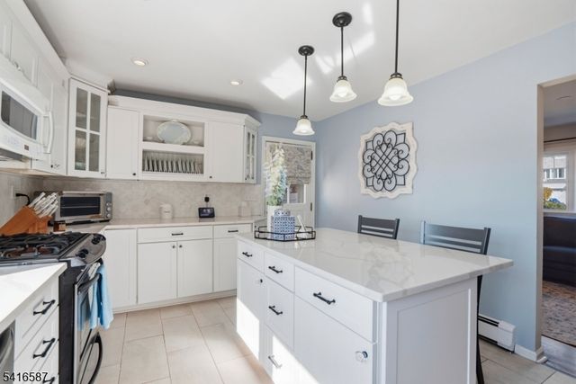 22 Laurel St, Hawthorne Boro, NJ 07506