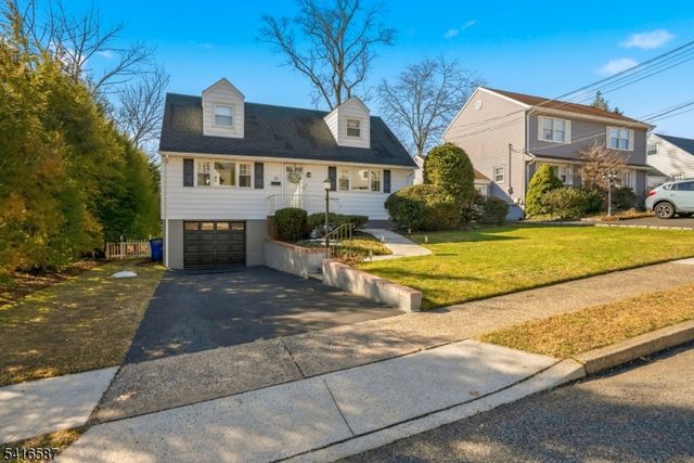 22 Laurel St, Hawthorne Boro, NJ 07506