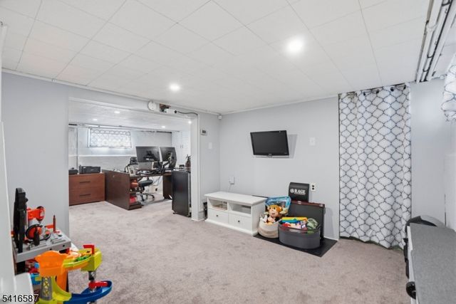 22 Laurel St, Hawthorne Boro, NJ 07506