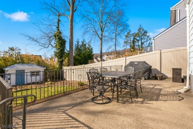 22 Laurel St, Hawthorne Boro, NJ 07506