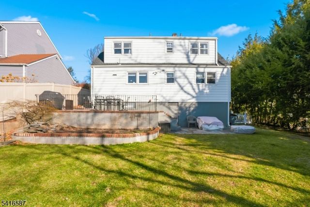 22 Laurel St, Hawthorne Boro, NJ 07506