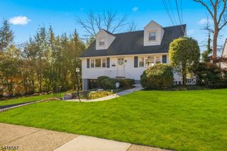 22 Laurel St, Hawthorne Boro, NJ 07506