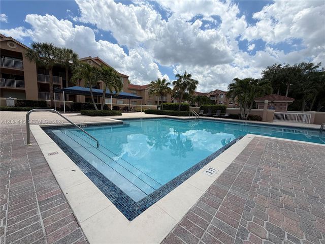 15771 SW 104th Ter 301, Miami, FL 33196