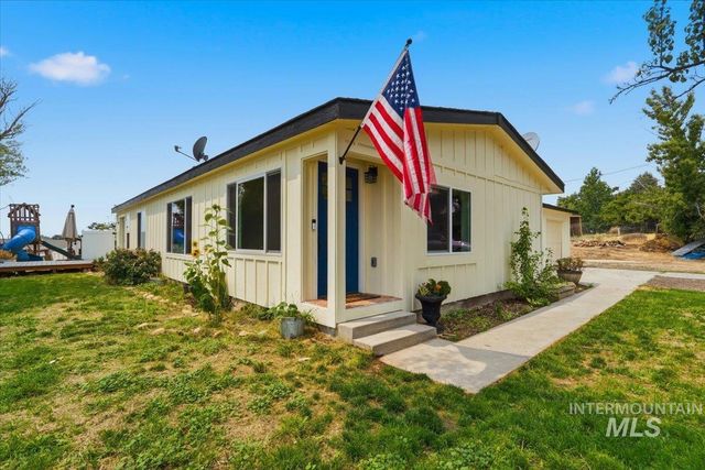 17114 Goodson Rd, Caldwell, ID 83607