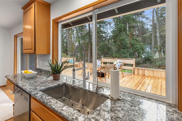 15375 Sunrise Drive NE, Bainbridge Island, WA 98110