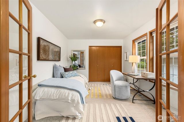 15375 Sunrise Drive NE, Bainbridge Island, WA 98110