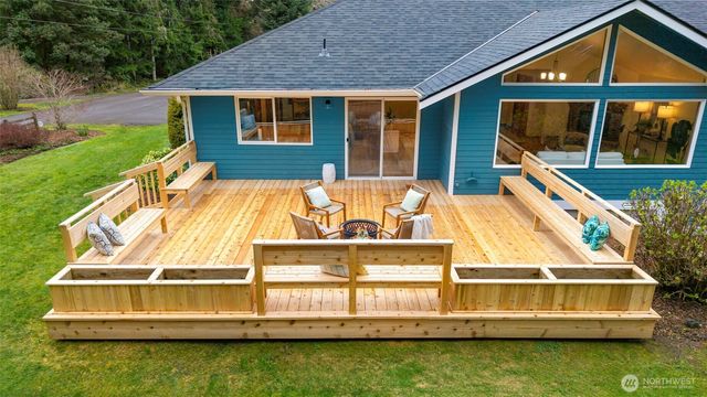 15375 Sunrise Drive NE, Bainbridge Island, WA 98110