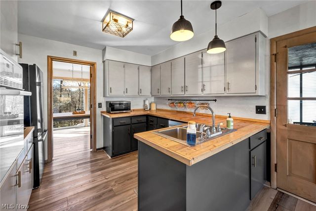 1332 Shanabrook Drive, Akron, OH 44313